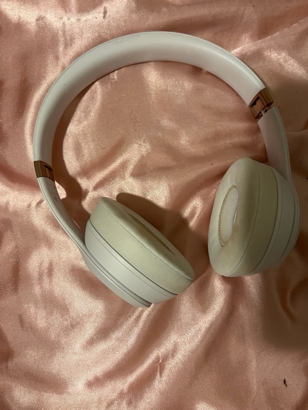 Beats Solo 4 pink